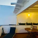 Casa Carol, Un Hogar Fuera De Casa. *